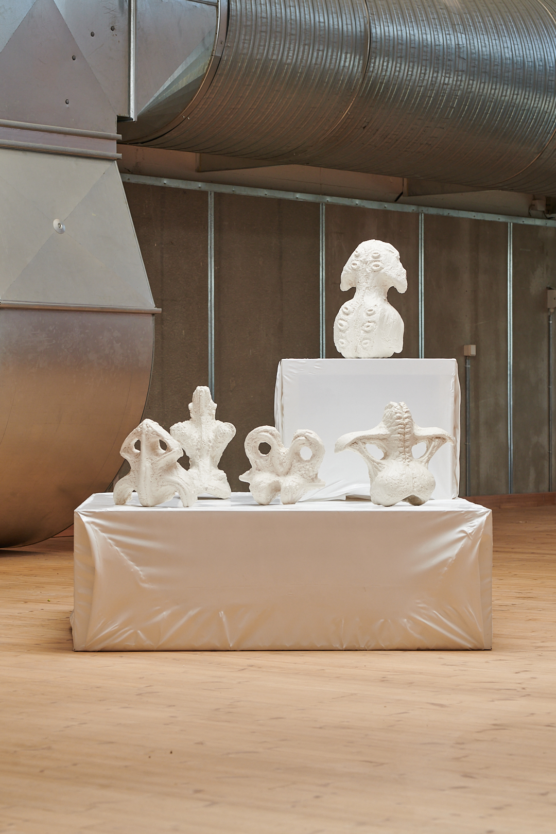 Windows_of_Vision_sandcast_porcelain_Lisbet_Thorborg_Andersen_Foto_Tableau (1)